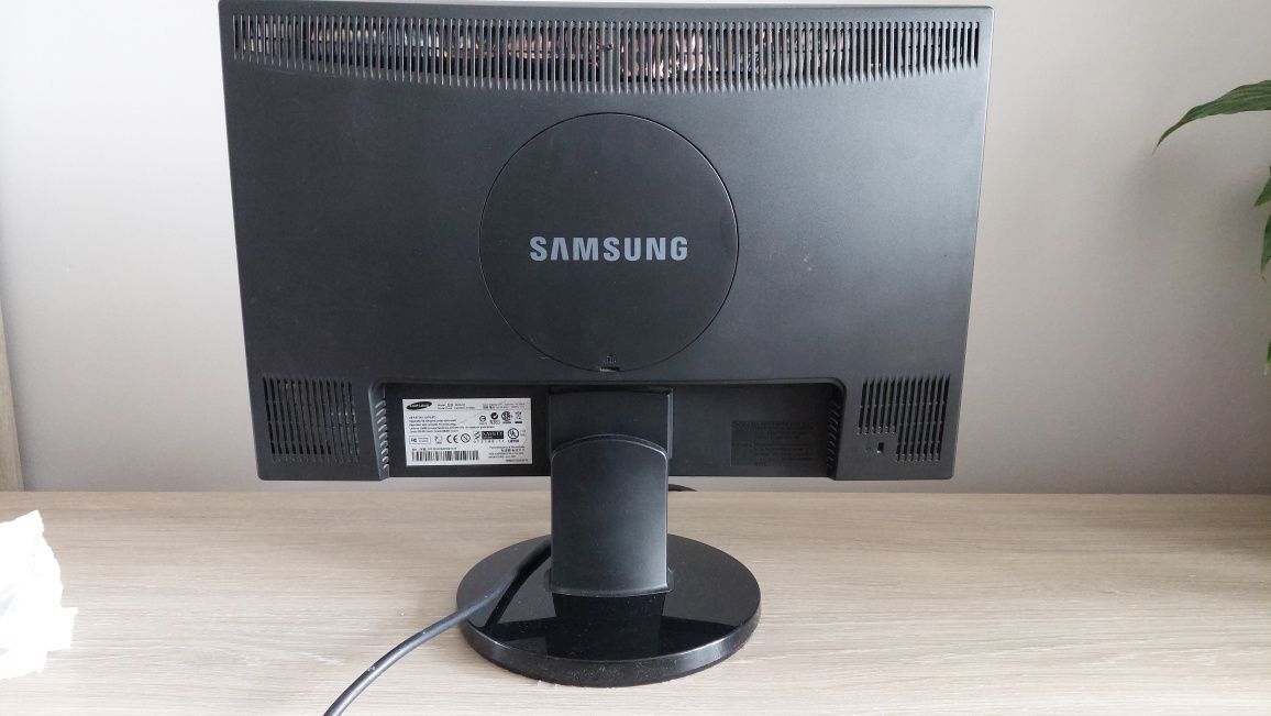 Monitor LED Samsung 2243LNX 21,6 " 1680 x 1050 px.