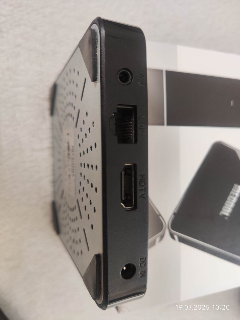 TV Box Smart TV Android Mecool KM3 64/4 GB pamięci.