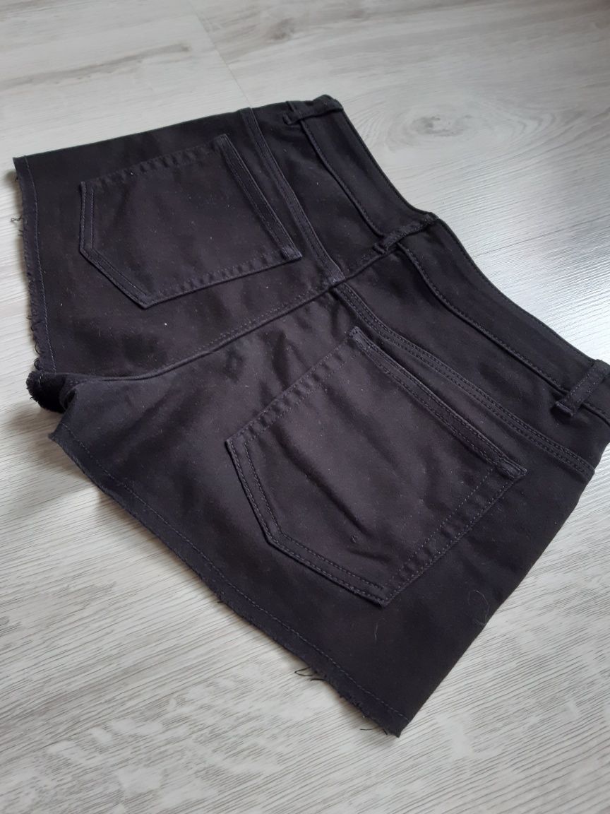 Czarne spodenki S H&M
