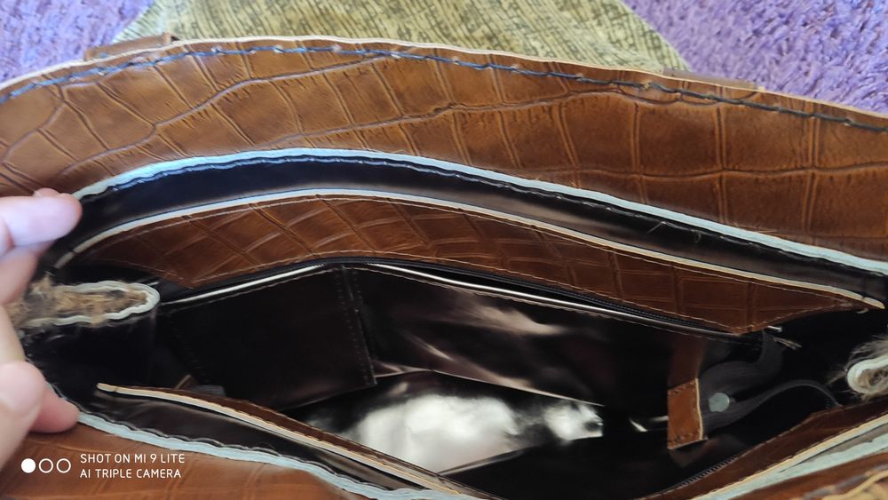 Mala/carteira em pele