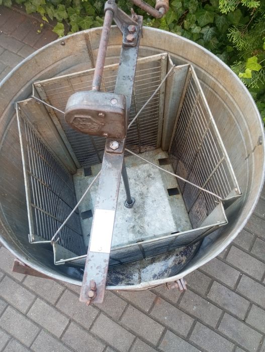 Miodarka ręczna na 4 ramki