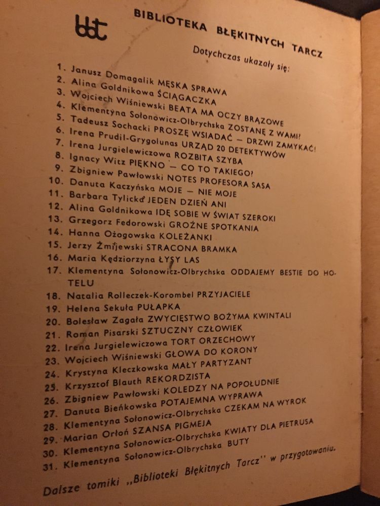 Notes profesora Sasa. Biblioteka błękitnych tarcz.