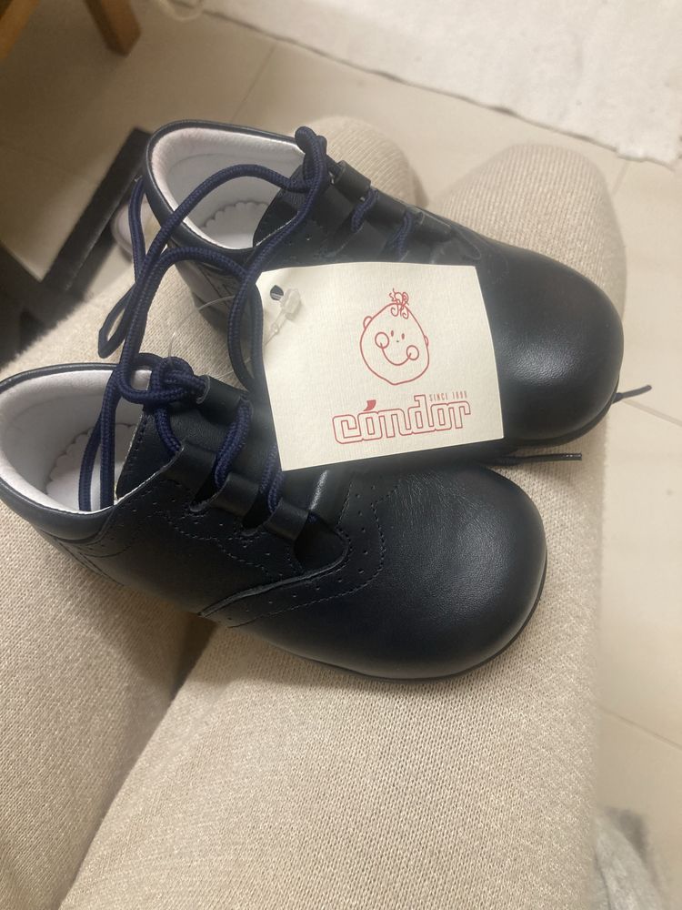 Sapatos de crianca