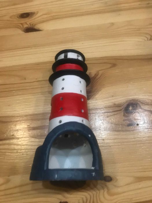 kominek na świeczki w kształcie latarni morskiej