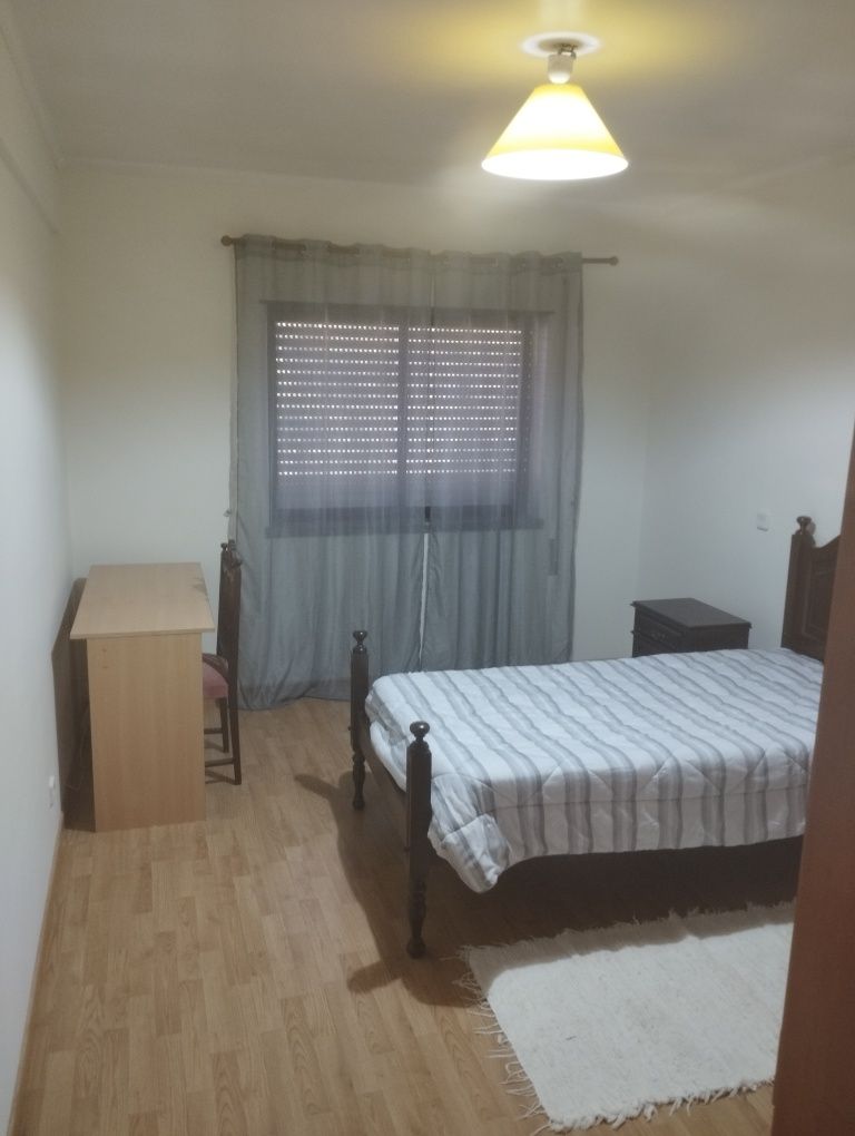Quartos estudantes feminino junto macdonald