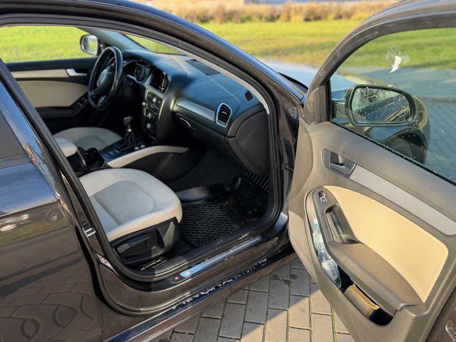 Audi A4 B8 2.0 TDI Sedan Stan bardzo dobry Manual Czarny