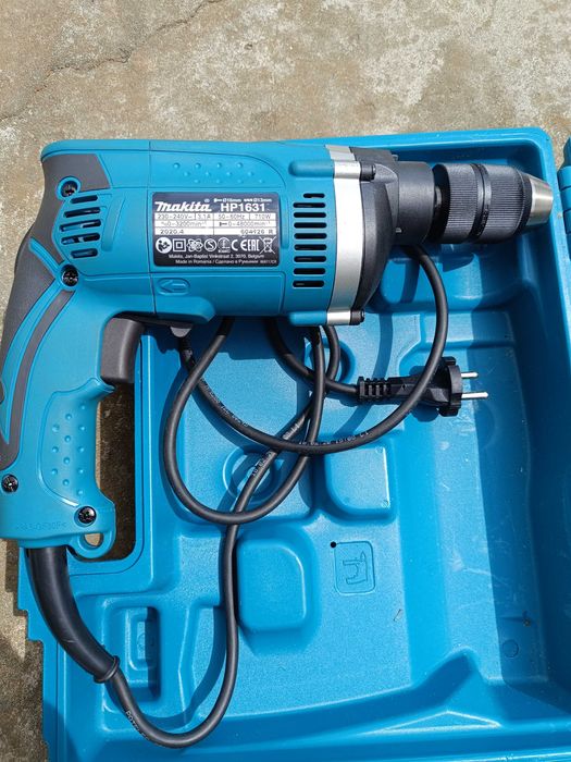 Makita Hp1631Kx3 Wiertarka Udarowa w Walizce 710w  74-częściowy Zestaw