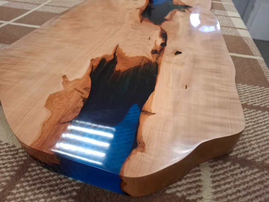 Wyjątkowy blat/dekor drewniany z żywicą – ręcznie wykonany