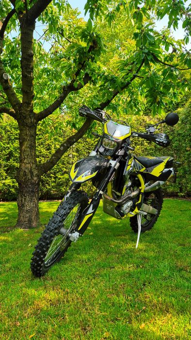 SWM RS 500r jak nowy 980 km przebiegu, wydech Arrow!