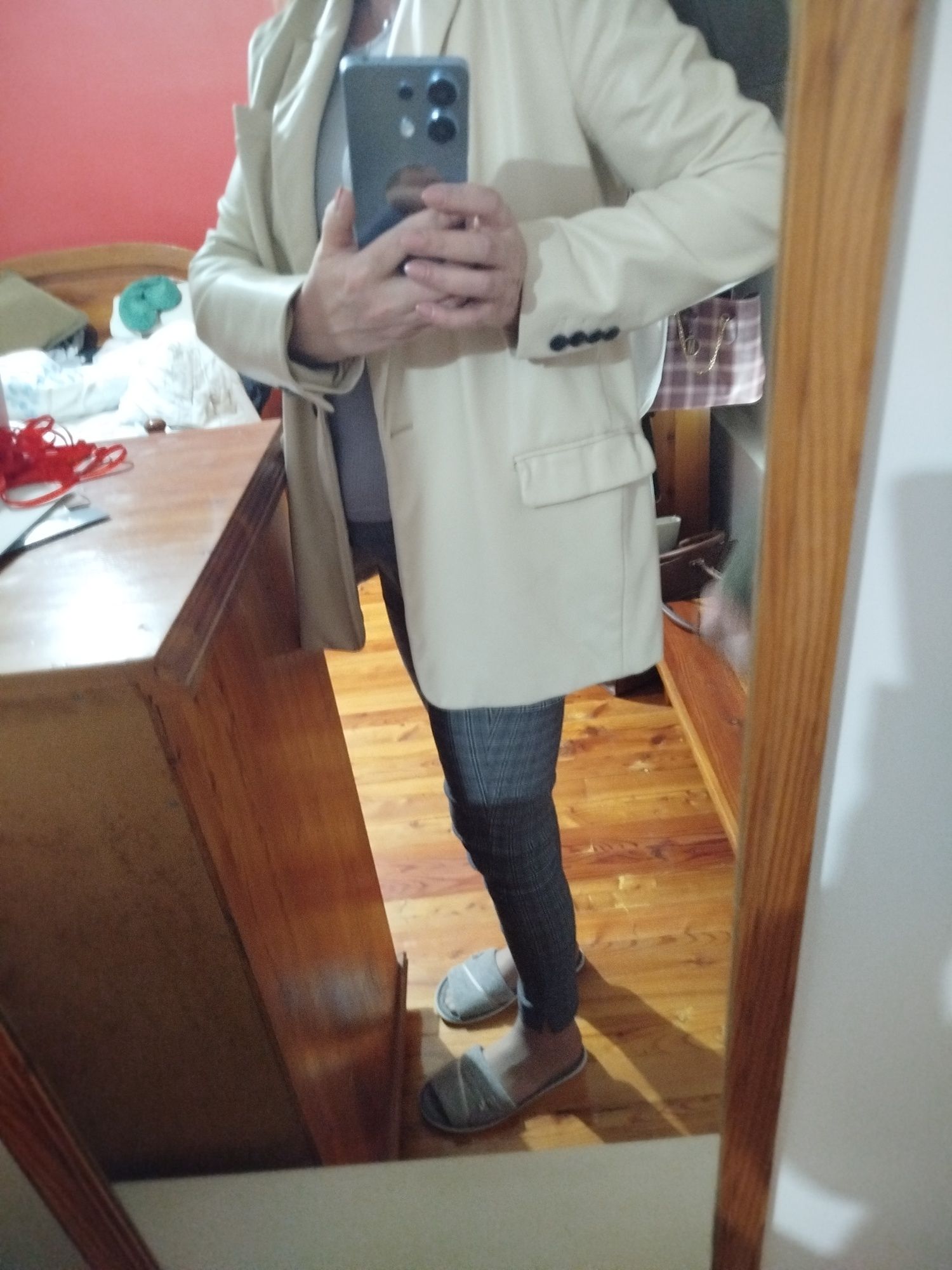 Oversize marynarka z eko skóry. Stradivarius