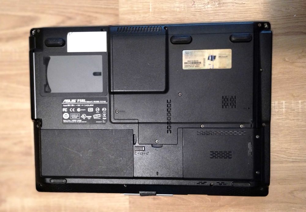 notebook Asus  F5RL uszkodzony