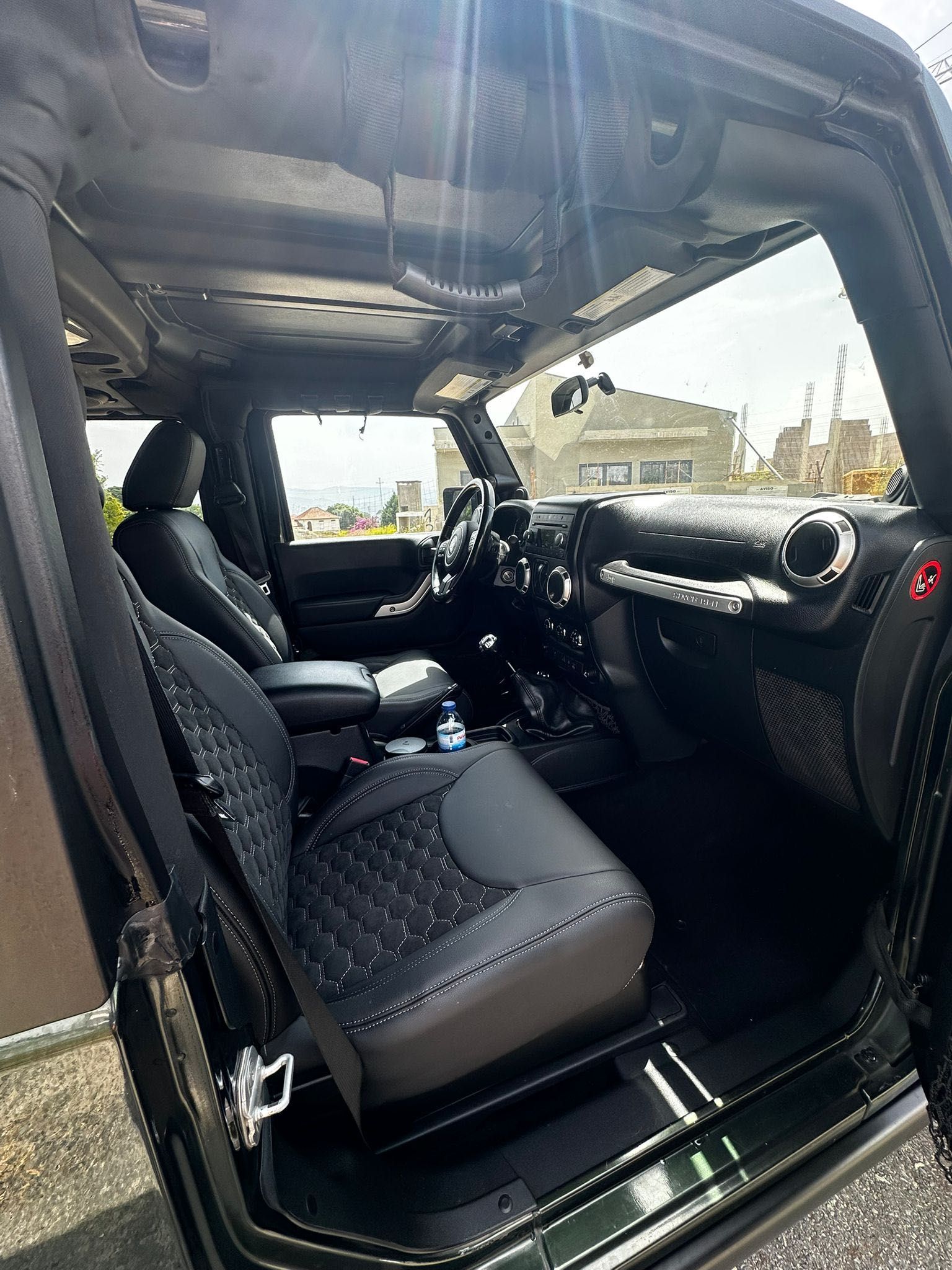 Jeep Wrangler RUBICON versão 200cv