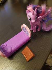 My Little Pony Twilight Sparkle z łóżkiem i ksiazeczką