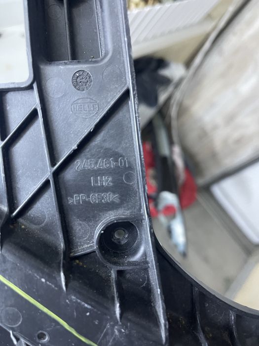 Кронштейн передней фары tesla model 3 2021