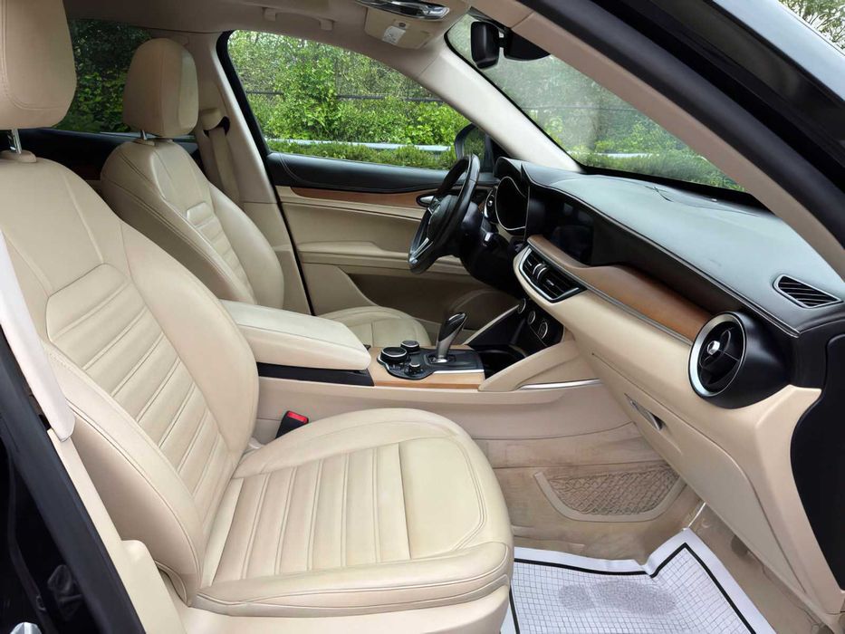 Alfa Romeo Stelvio      2018