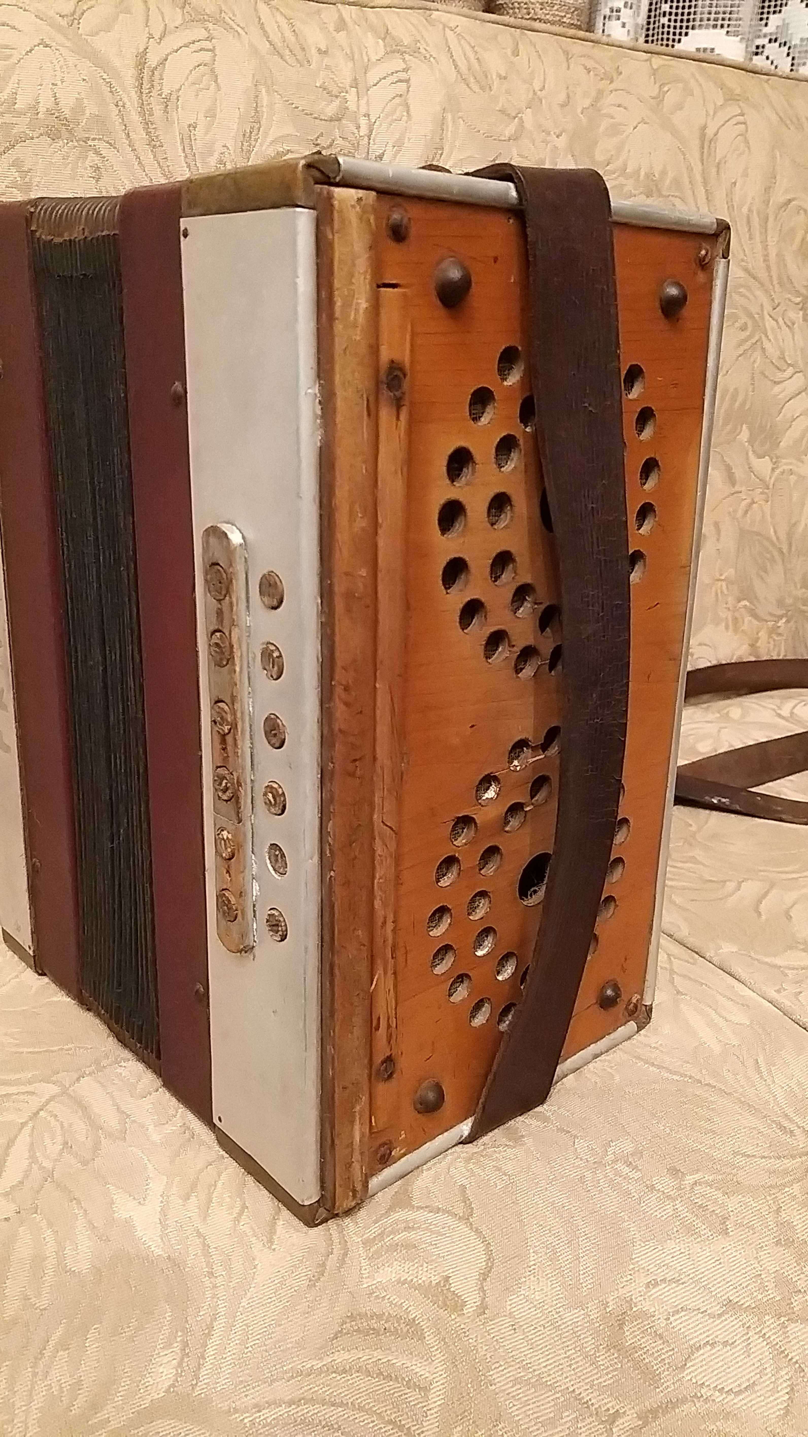 Concertina muito antiga