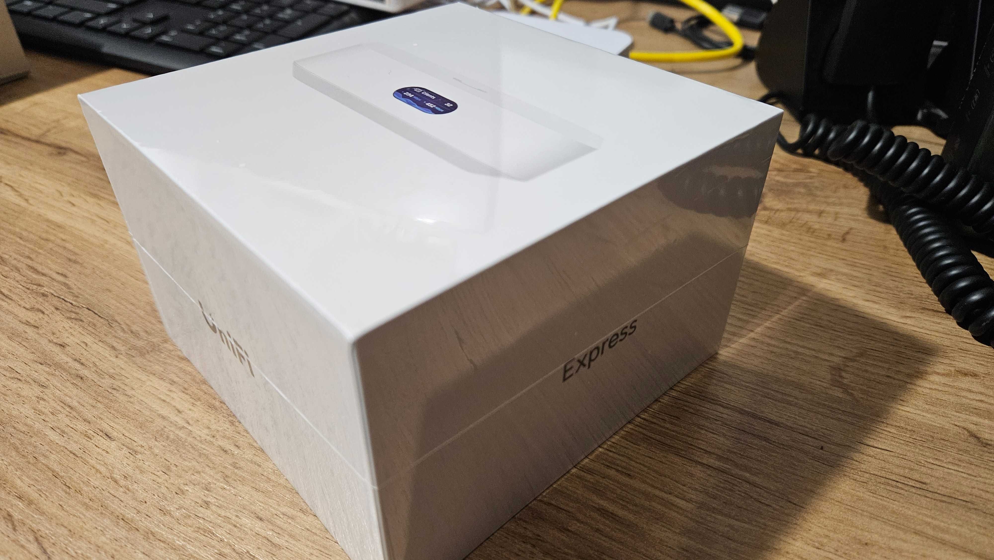 Router Ubiquiti Unifi Express UX (kontroler + punkt dostępowy Wifi6)