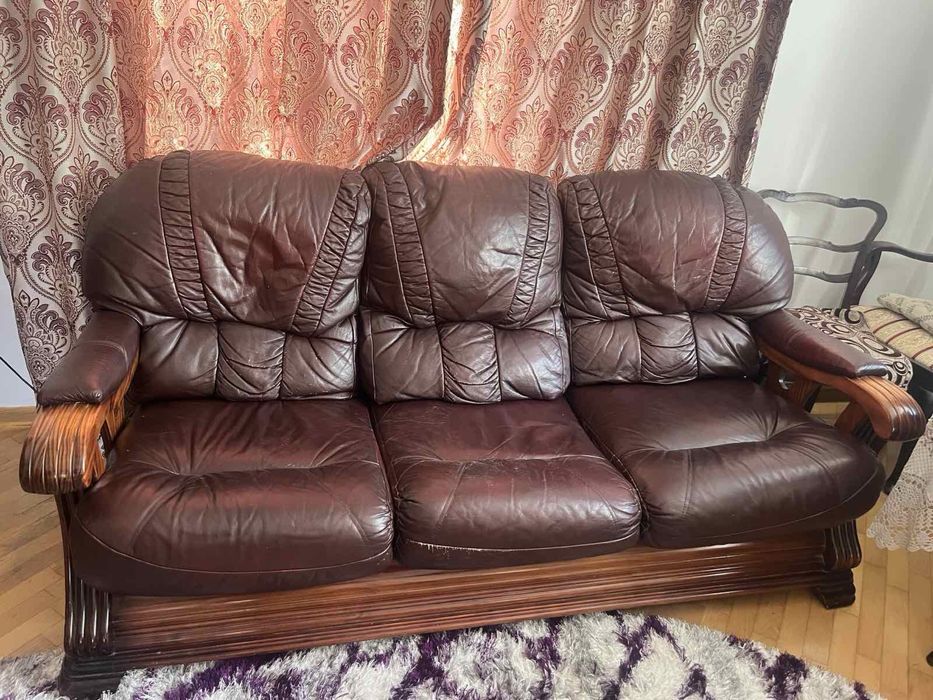 Продам шкіряний диван, крісло, стіл і крісла