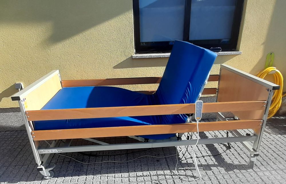 Cama articulada elétrica e elevatória hospitalar Orthus