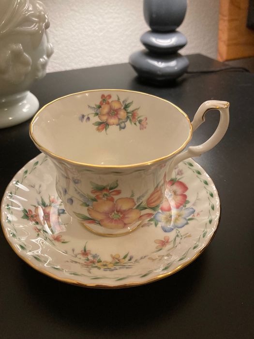 Чайна двійка Royal Albert