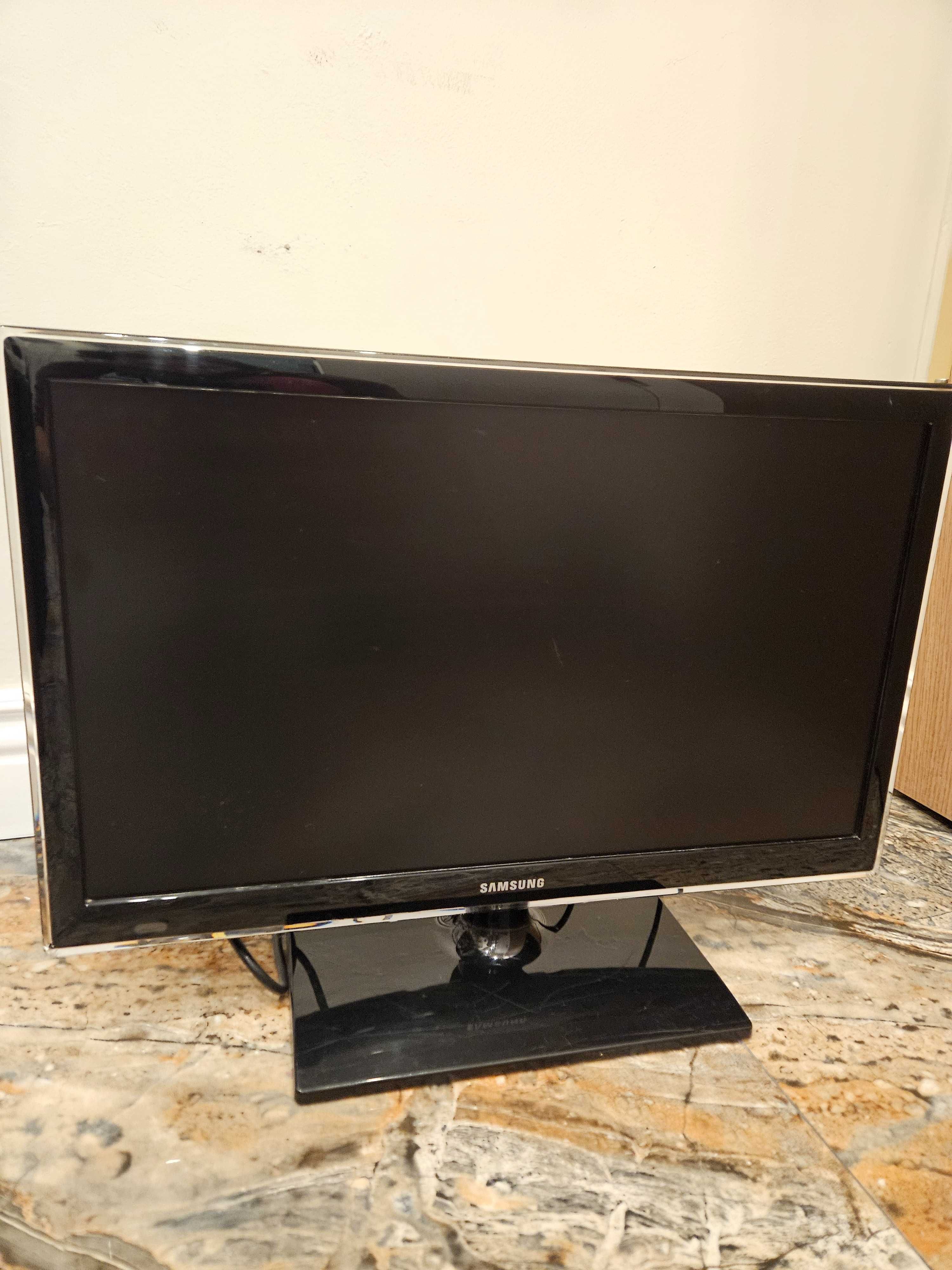 Telewizor SAMSUNG Smart TV (UE22ES5400W)