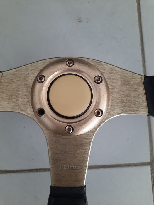Volante momo cubo nissan