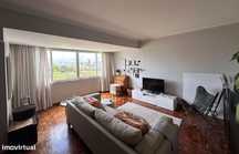 Apartamento T2 Remodelado no Areeiro com Garagem