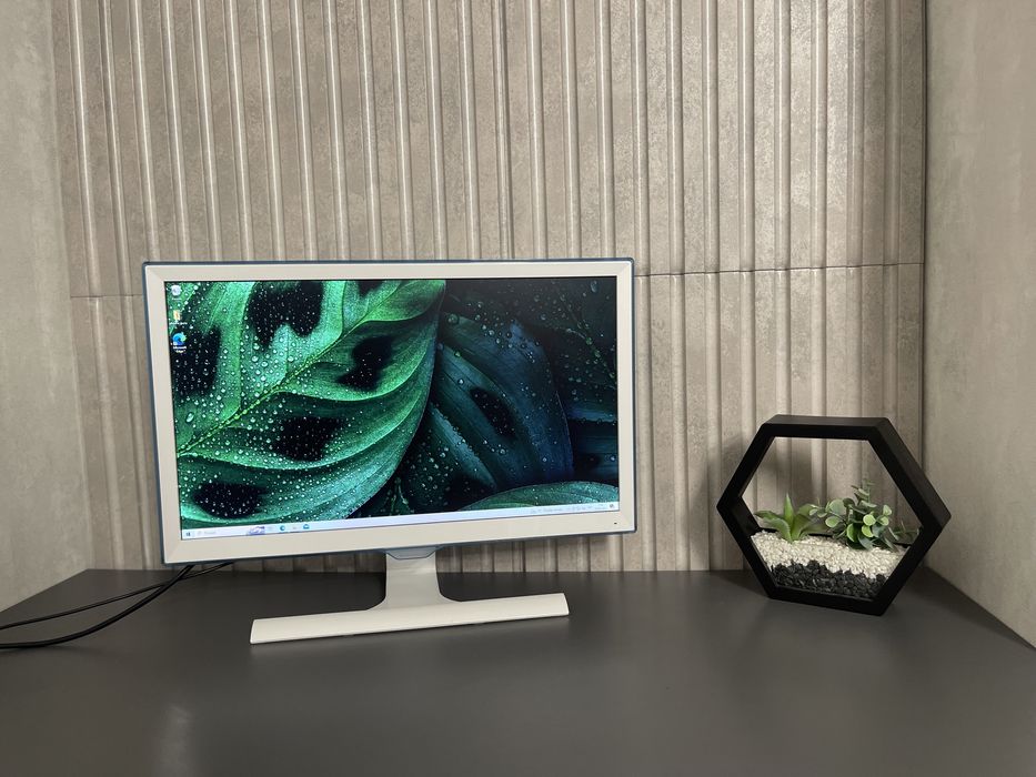 Стильний білий Монітор Samsung 22 дюйми full hd
