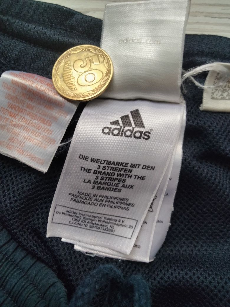 Оригінальні шорти бренду adidas