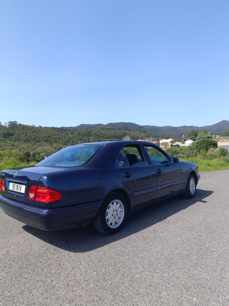 Mercedes Benz e220d