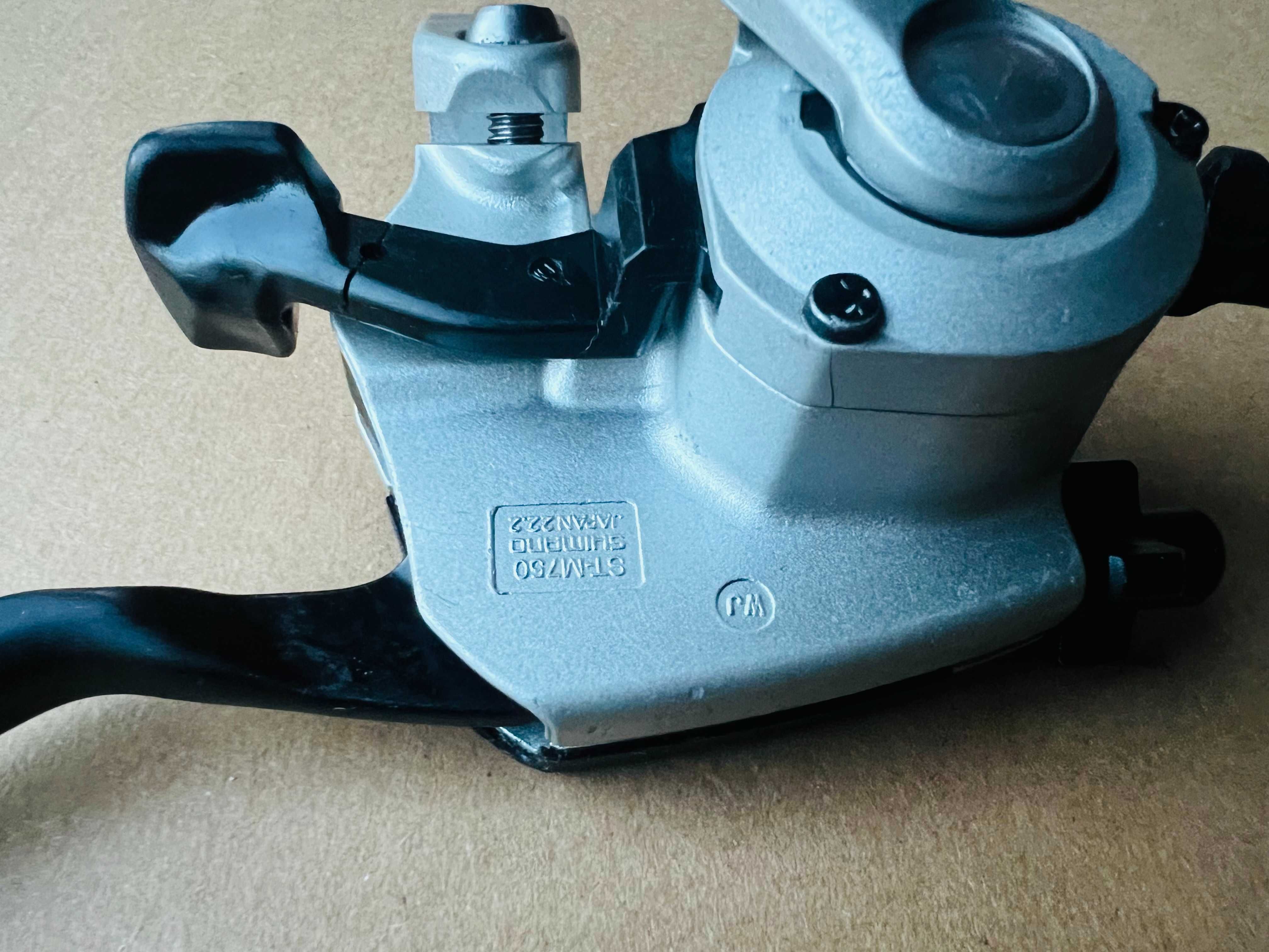 Klamkomanetka SHIMANO DEORE XT ST-M750 Lewa 3s przednia klamka manetka
