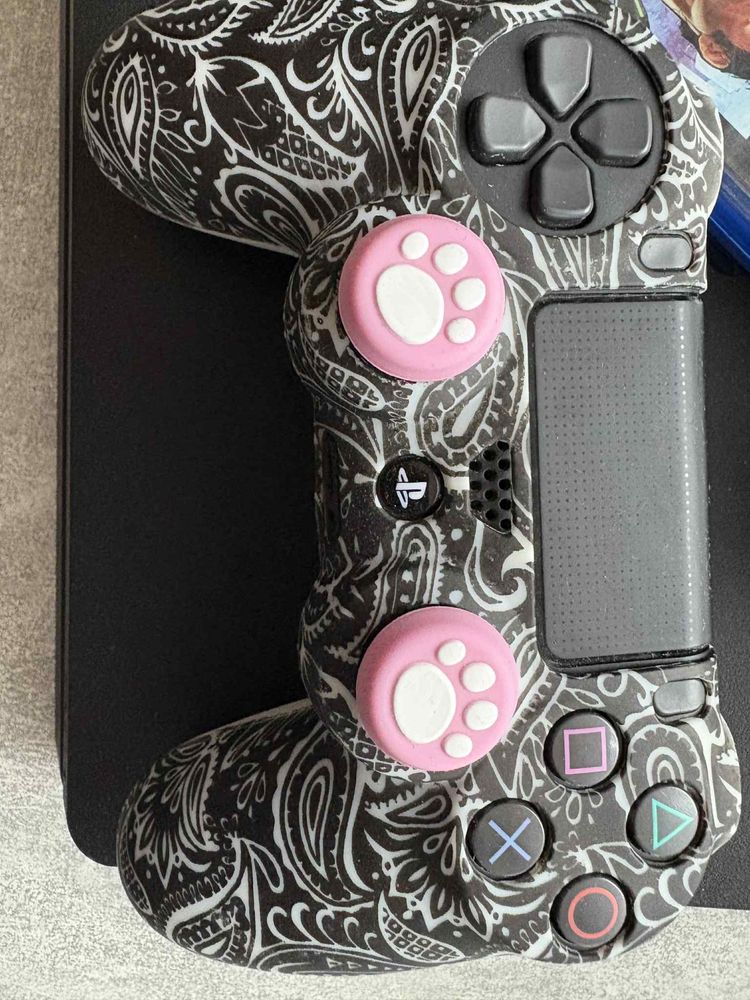Sprzedam PS4.