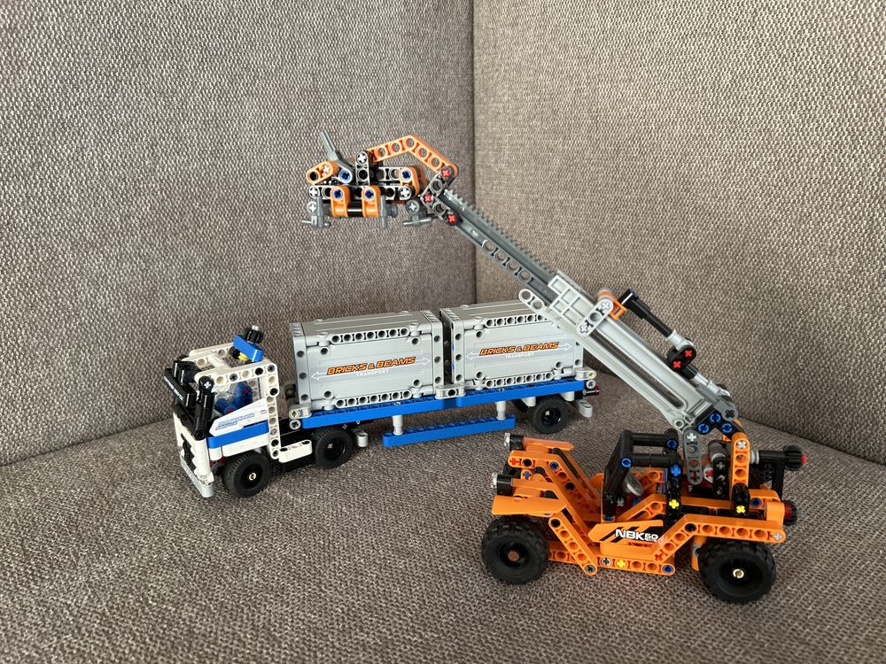 Lego Technic 42062, Plac przeładunkowy
