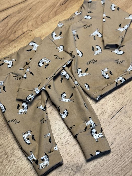 Dres dla dziecka beżowy w zebre