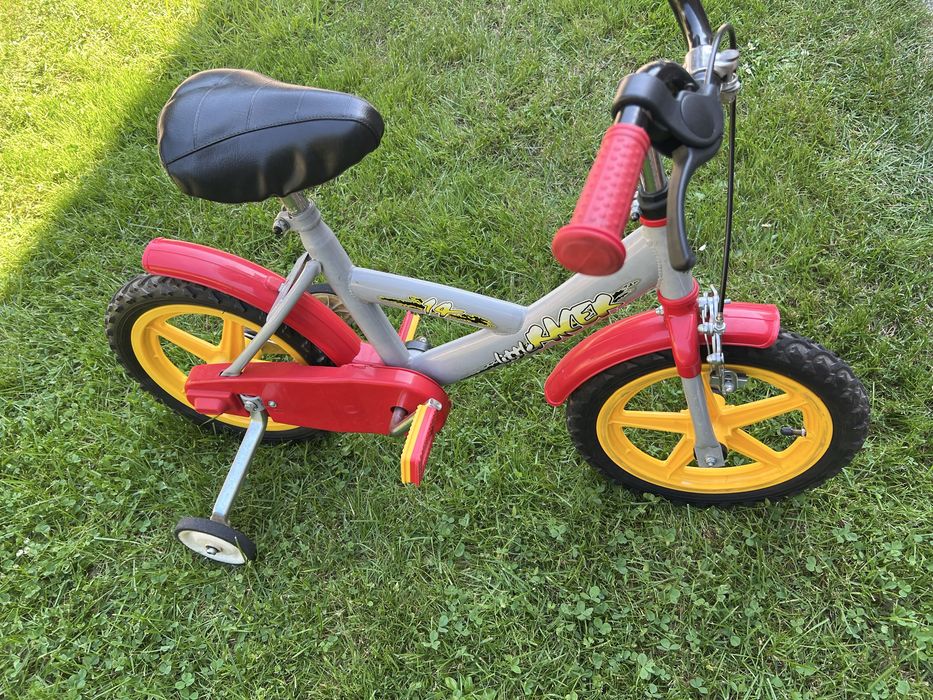 Rowerek z bocznymi kółkami