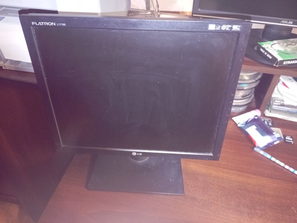 Монитор LG flatron L1719