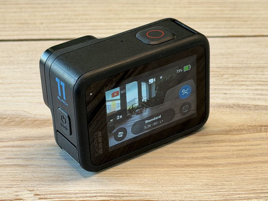 GoPro Hero 11 Black + 2 baterie + akcesoria – stan bdb