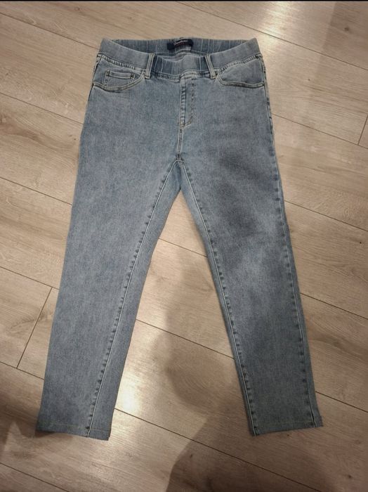 Jasnoniebieskie dzinsy bawełniane