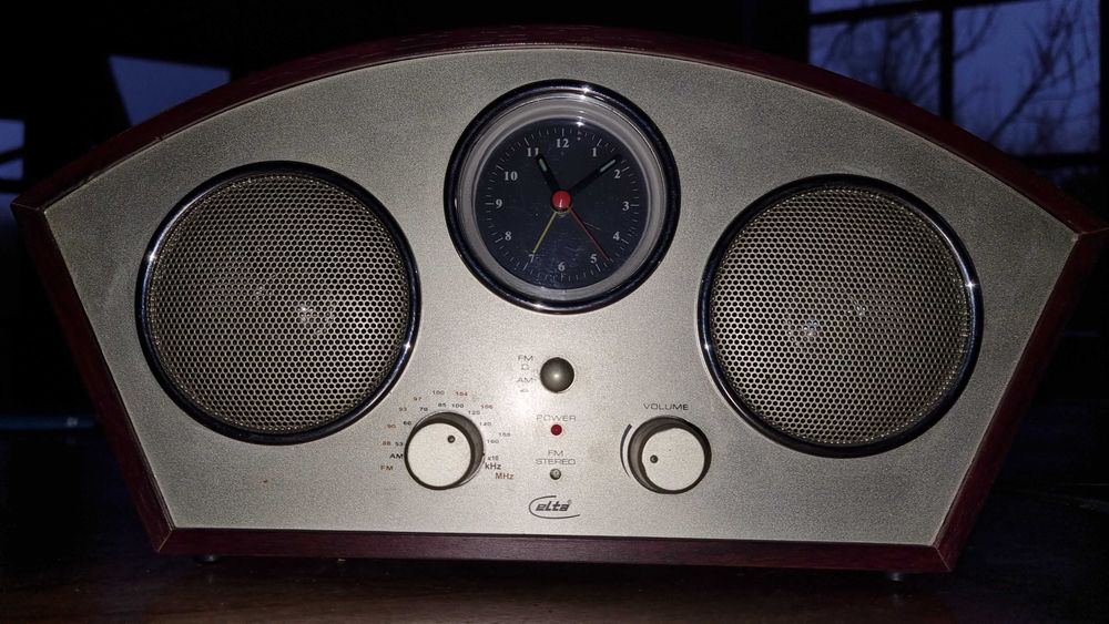 Radio z zagarkiem i budzikiem, jak nowe