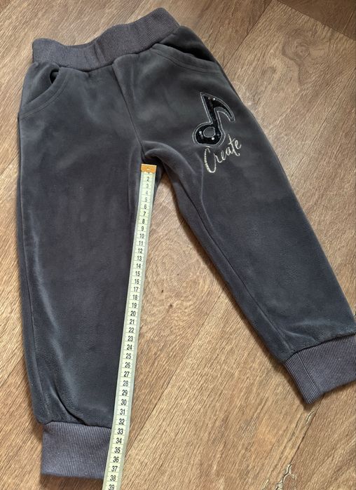 Велюровый теплый костюм для девочки 104р.