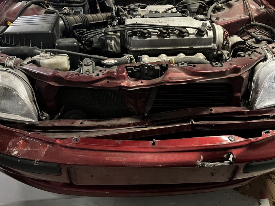 Honda Civic 1.5 Vtec-e acidentado.