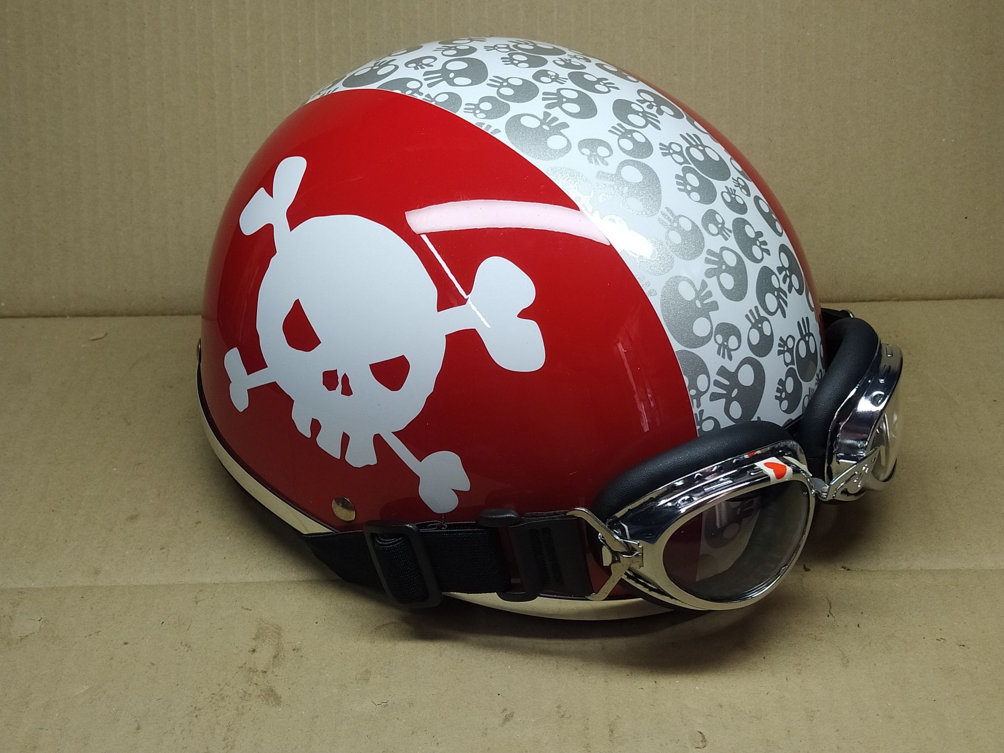 Шлем каска мото TVD SKULL красно-белая с очками