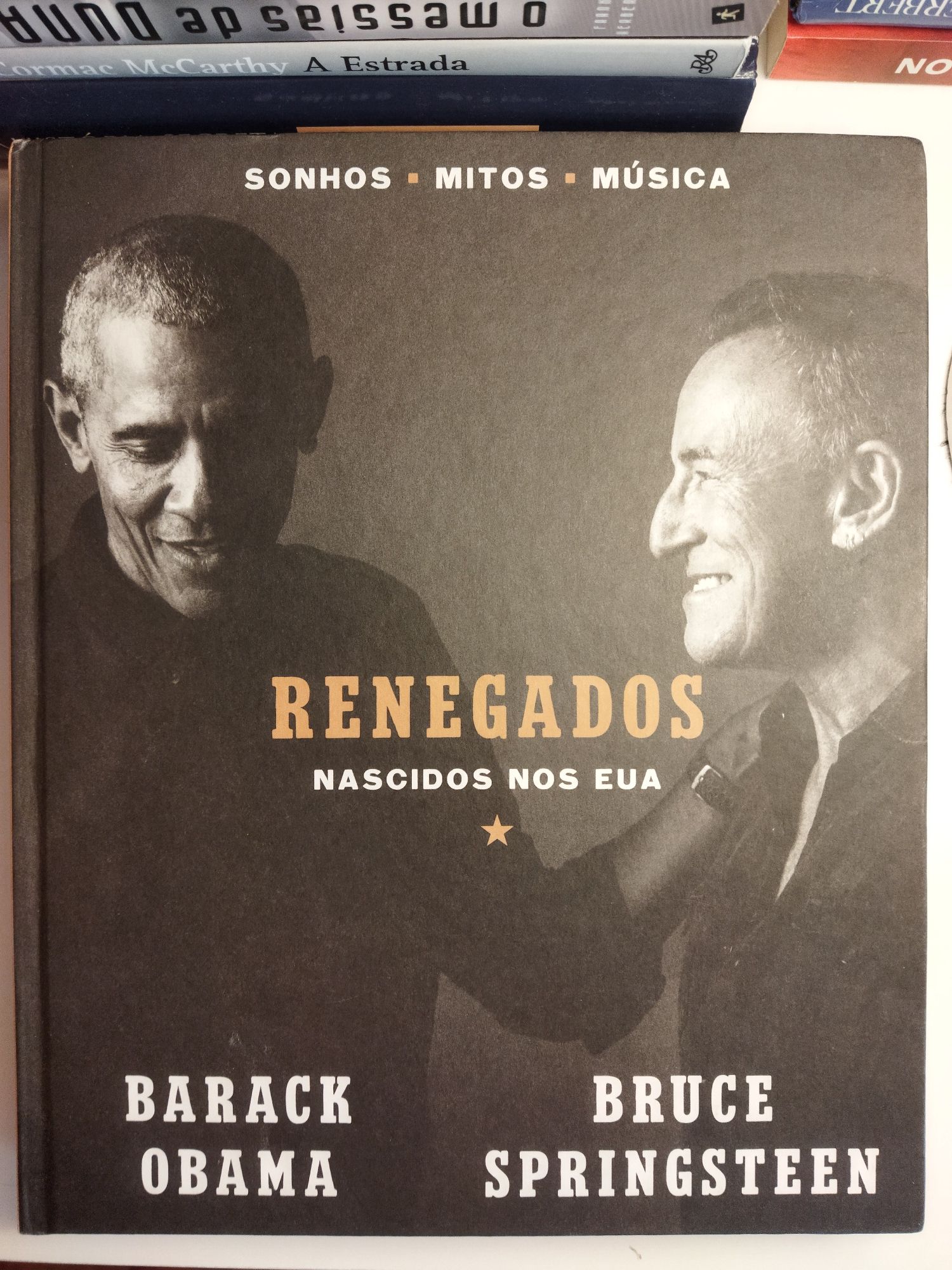 Livro renegados nascidos nos EUA de bruce Springsteen e Barack Obama