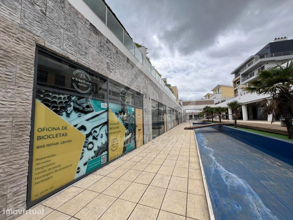 Loja para comércio, com parqueamento, na Marina do Parque das Nações