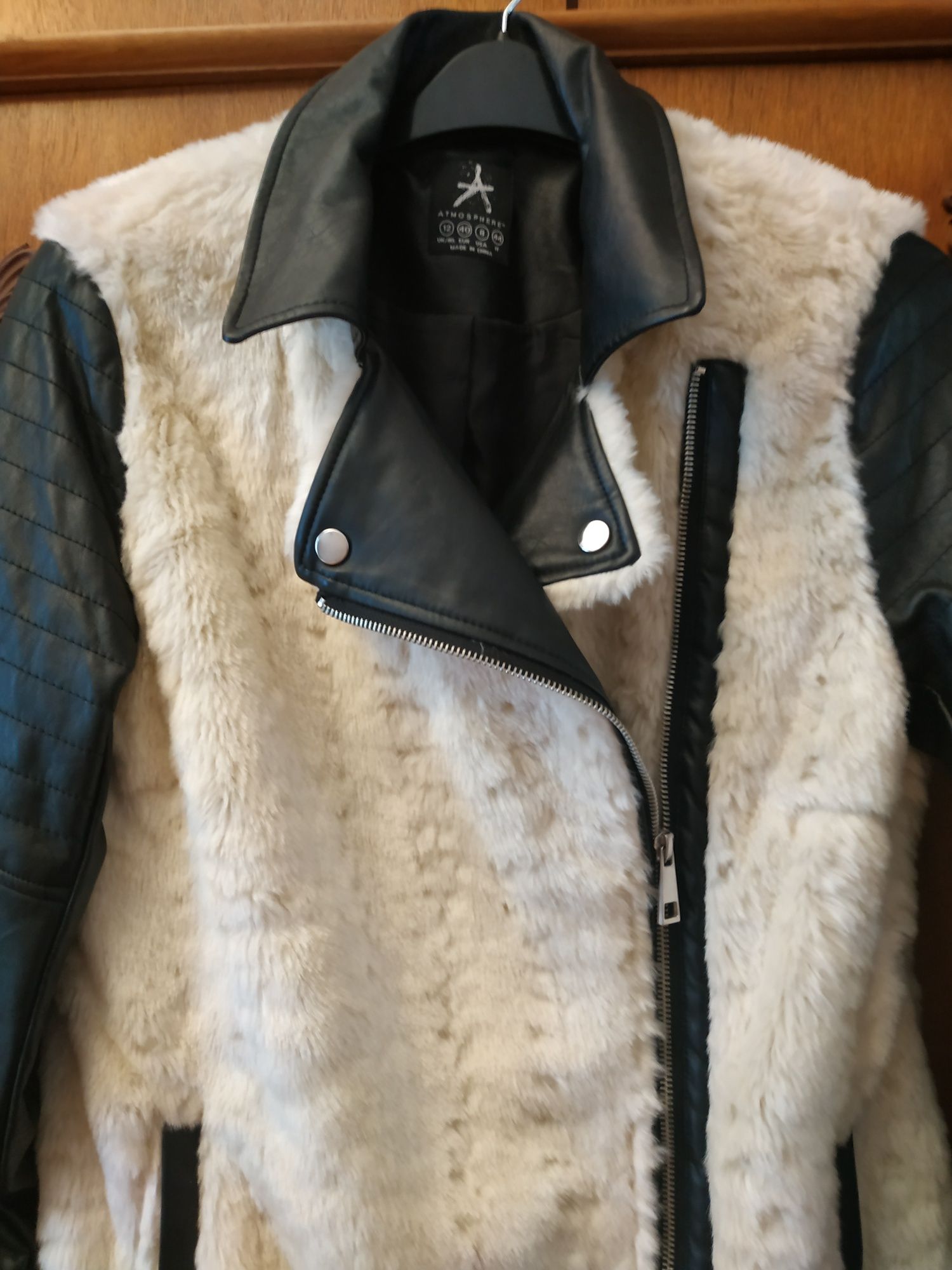 Куртка с мехом размер M