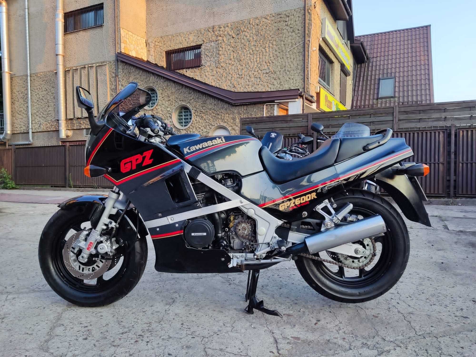 Kawasaki GPZ 600R TOP GUN