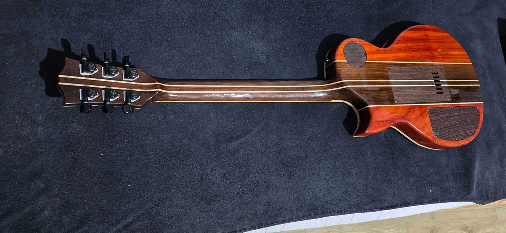 Gitara lutnicza typu Les Paul neck-thru