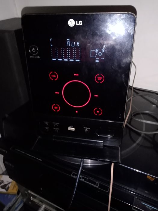 Leitor CD , radio, USB ,marca LG