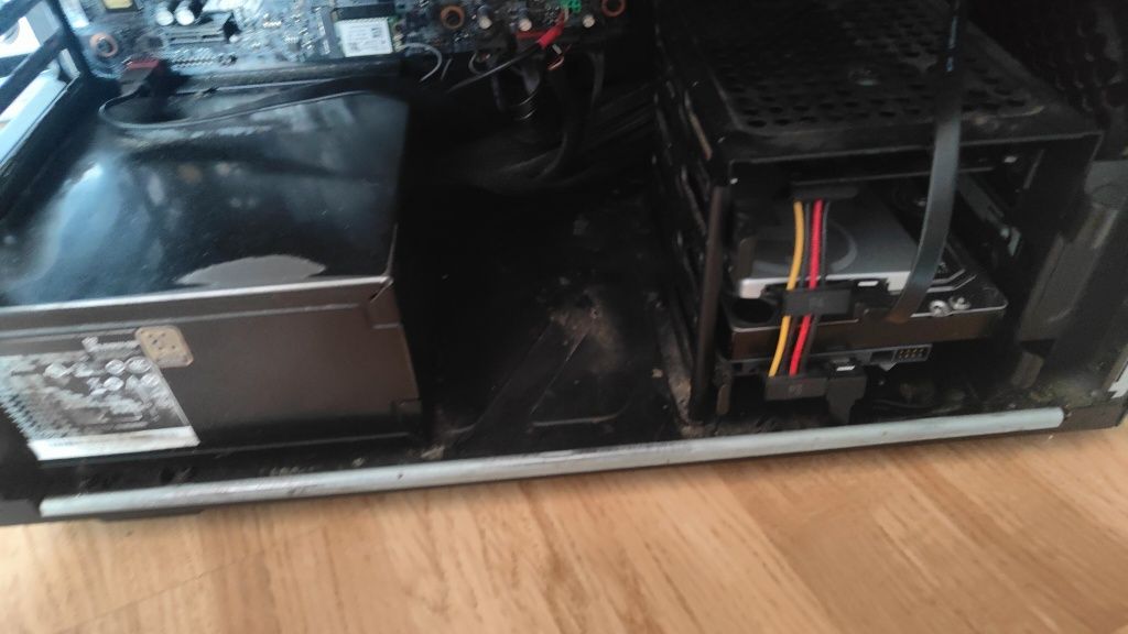 Komputer i7 6700K GTX 970 4 GB 256 bit 16 GB ram DDR 4 dysk SSD 128