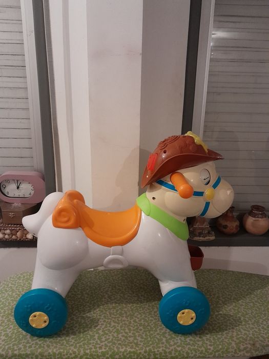 Vendo Cavalo CHICCO Para Criança a pilhas com sons em bom estado